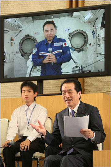 20111031-Kan Kantei  astronaut 23KOUSHIN_furukawa2v.jpg